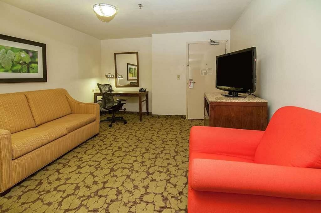 Wyndham Garden New Orleans Airport Hotel Кенер Екстериор снимка