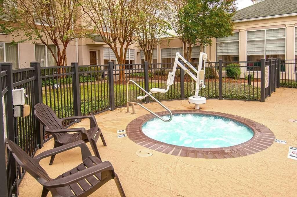 Wyndham Garden New Orleans Airport Hotel Кенер Екстериор снимка