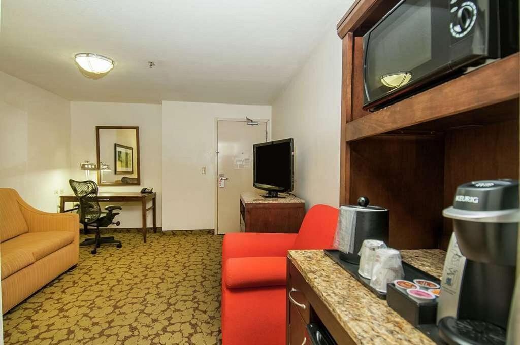 Wyndham Garden New Orleans Airport Hotel Кенер Екстериор снимка