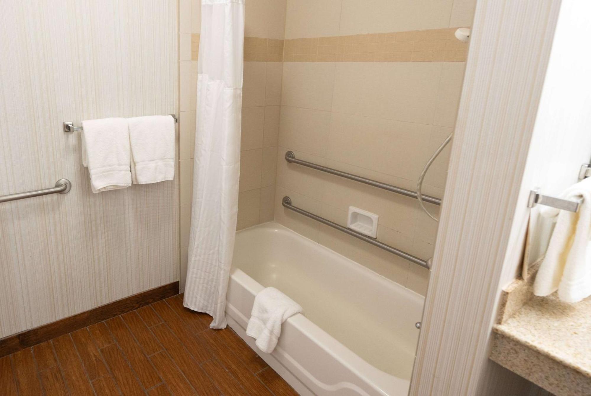Wyndham Garden New Orleans Airport Hotel Кенер Екстериор снимка
